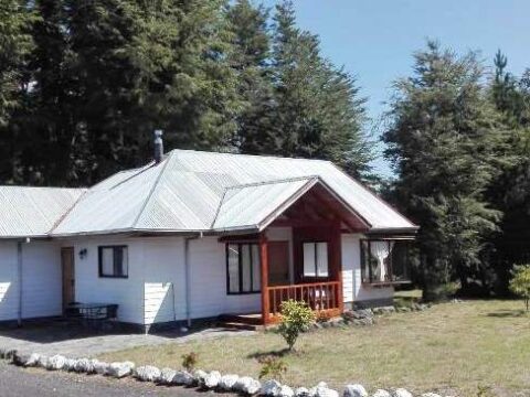 CASA Y CABAÑA A 4KM DE PUCON$245.000.000