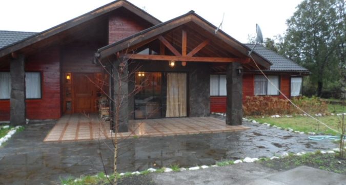 CASA ORILLA CARRETERA 3KM PUCON